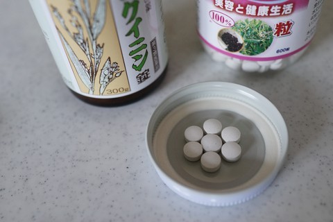 ヨクイニンの粒の大きさ参考写真